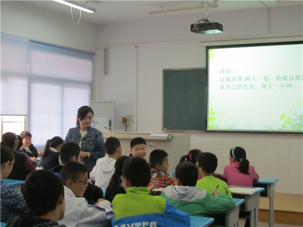 全市首届心理学优质课大赛在我校举行.JPG
