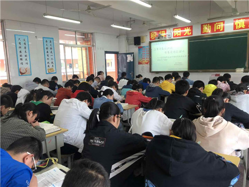 2019.4.24初三年级召开理化生实验及体育测试指导广播会2.jpg