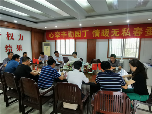 2019.9.3韩部长教师节慰问.jpg 2019.9.3韩部长教师节慰问.jpg