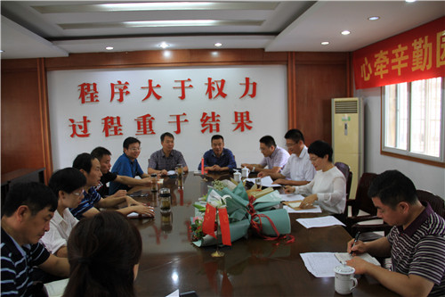 2019.9.3韩部长教师节慰问1.jpg 2019.9.3韩部长教师节慰问1.jpg
